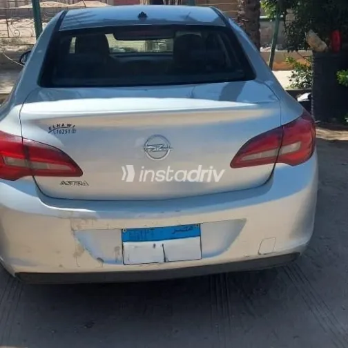 اوبل أسترا 2016 أبيض مستعملة للبيع - 2