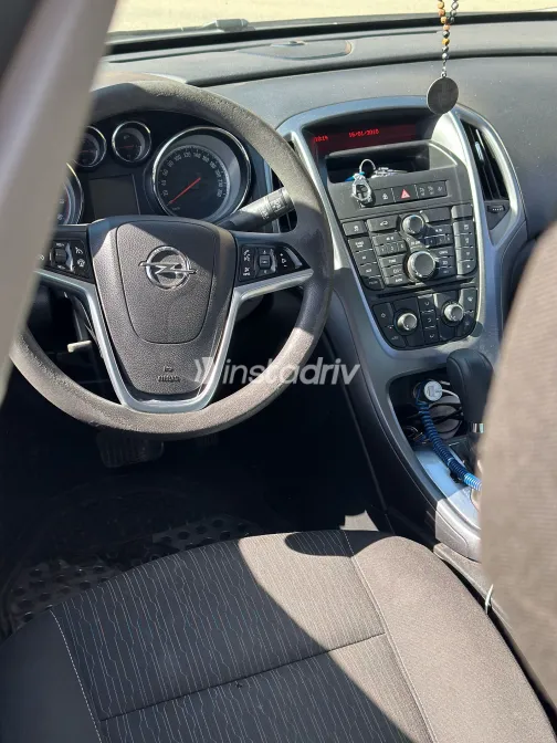 اوبل أسترا 2017 أبيض مستعملة للبيع - 2