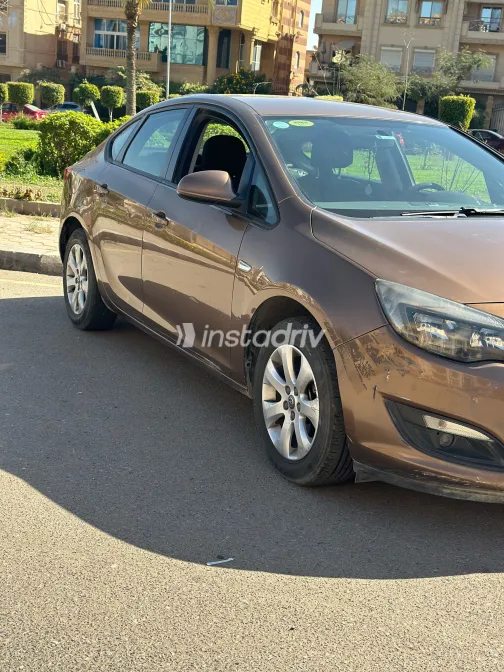 اوبل أسترا 2017 أبيض مستعملة للبيع - 3