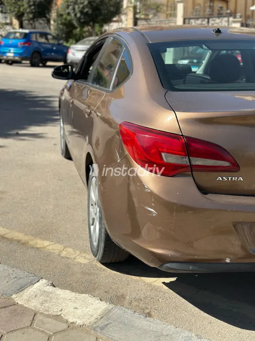 اوبل أسترا 2017 أبيض مستعملة للبيع - 7