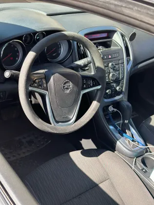 اوبل أسترا 2017 أبيض مستعملة للبيع