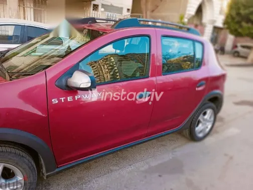 Renault Sandero 2018 Burgundy Used for Sale - 2