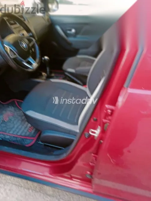 Renault Sandero 2018 Burgundy Used for Sale - 5