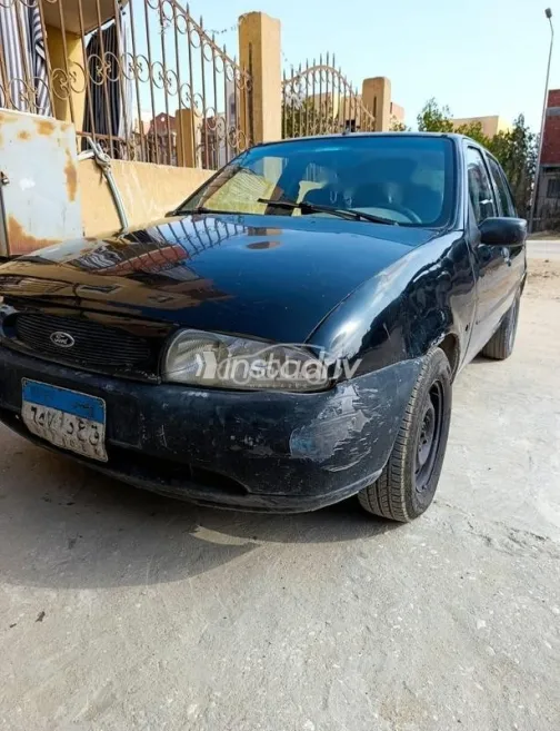 فورد فيستا 1999 أسود مستعملة للبيع - 1