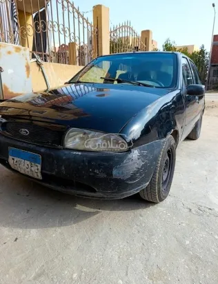 فورد فيستا 1999 أسود مستعملة للبيع