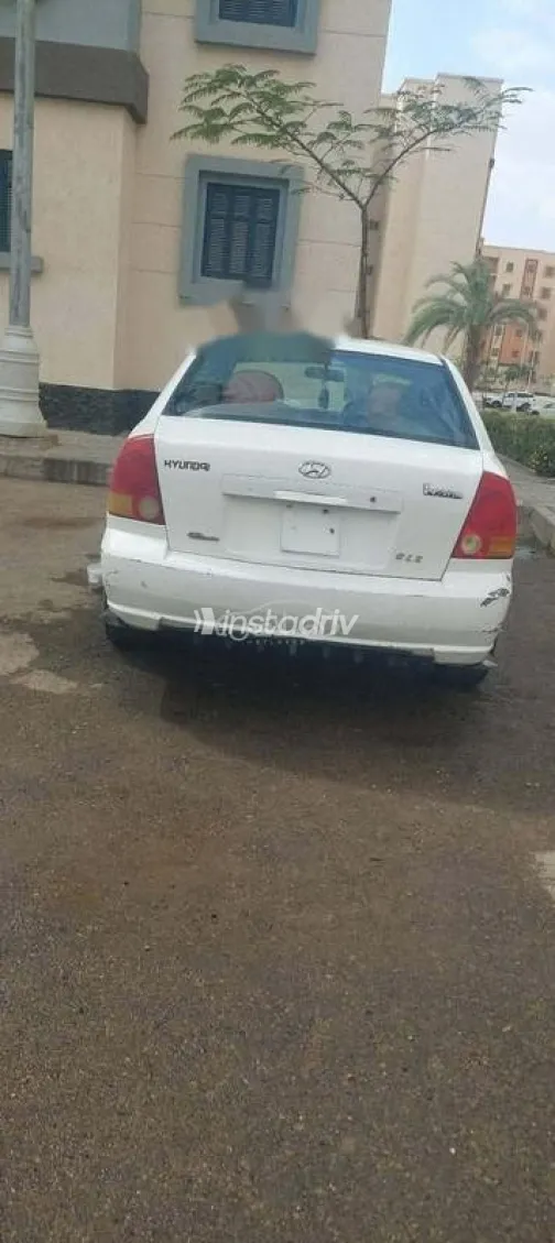 هيونداي فيرنا 2015 أبيض مستعملة للبيع - 4