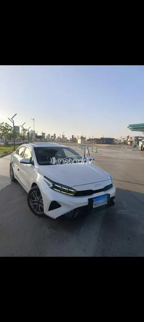 كيا K3 2022 أبيض مستعملة للبيع - 1