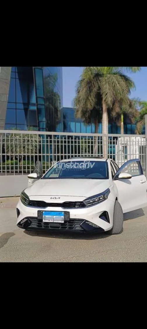 كيا K3 2022 أبيض مستعملة للبيع - 2