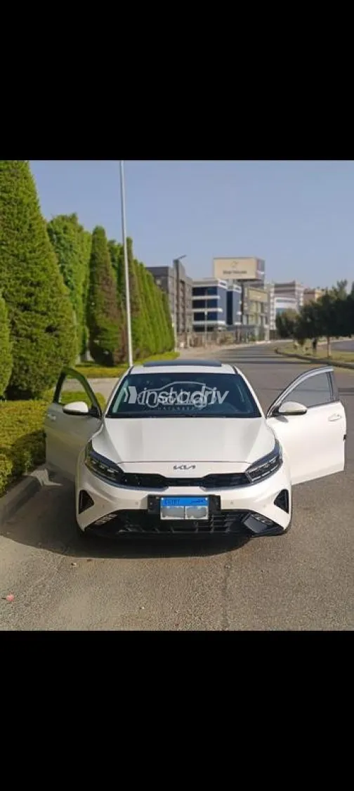 كيا K3 2022 أبيض مستعملة للبيع - 3
