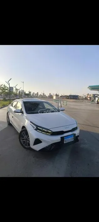 كيا K3 2022 أبيض مستعملة للبيع