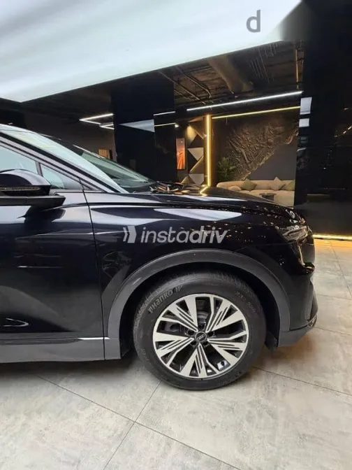 اودي Q5 2025 أسود جديدة للبيع - 4