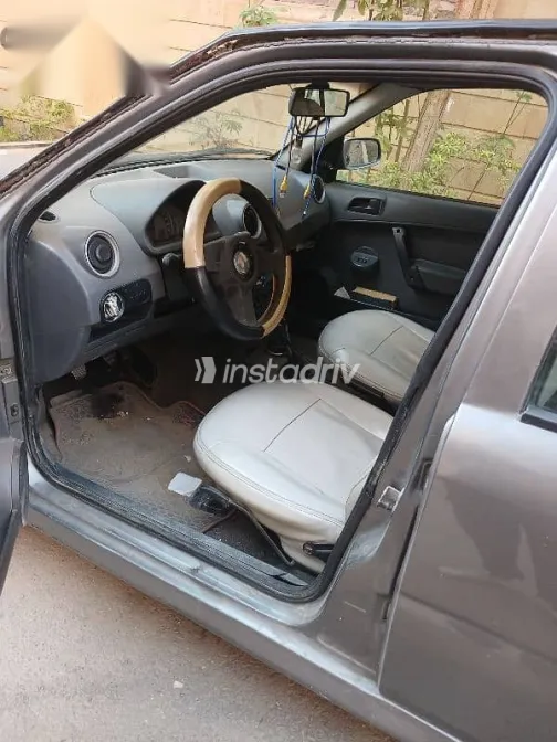 فولكس فاغن بوينتر 2006 فضي مستعملة للبيع - 1