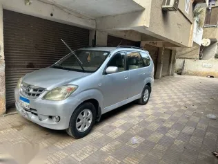 تويوتا افانزا 2007 فضي مستعملة للبيع