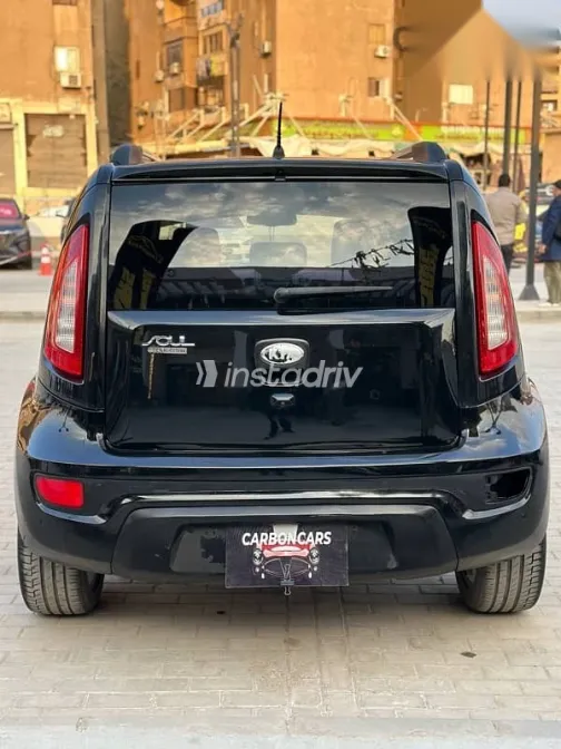 كيا سول 2014 أسود مستعملة للبيع - 2