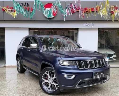 جيب جراند شيروكي 2019 أزرق غامق مستعملة للبيع - 1