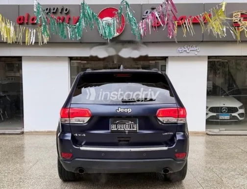 جيب جراند شيروكي 2019 أزرق غامق مستعملة للبيع - 3