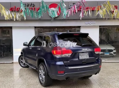 جيب جراند شيروكي 2019 أزرق غامق مستعملة للبيع - 5