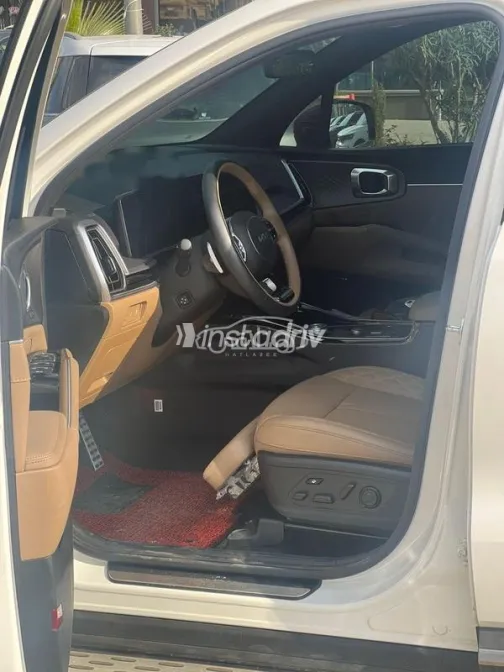 Kia Sorento 2024 White Used for Sale - 4