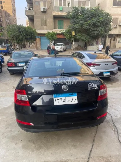 سكودا اوكتافيا 2015 أسود مستعملة للبيع - 4