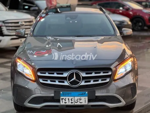 Mercedes GLA 200 2020 Gray Used for Sale - 2