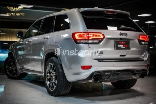 جيب جراند شيروكي 2015 رمادي مستعملة للبيع - 3