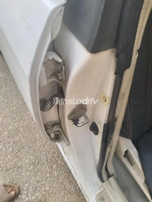 بى واى دى‬ F3 2011 أبيض مستعملة للبيع - 2