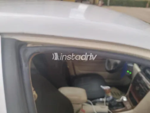 بى واى دى‬ F3 2011 أبيض مستعملة للبيع - 3