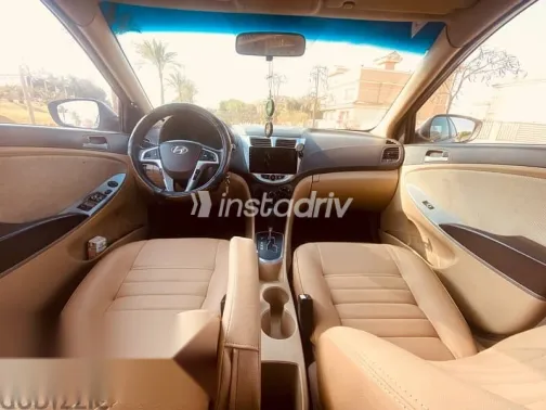 هيونداي اكسنت 2012 بني مستعملة للبيع - 7