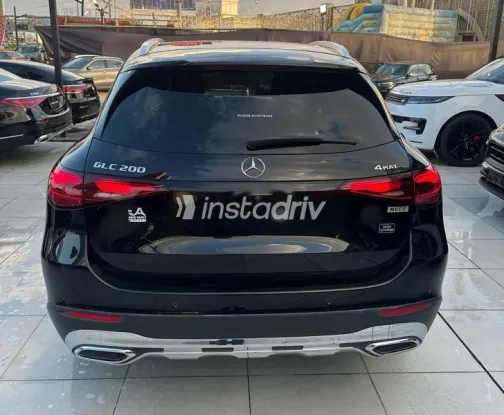 مرسيدس GLC 200 2023 أسود مستعملة للبيع - 4