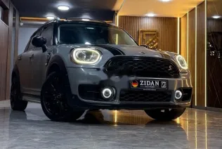 مينى كانترى مان 2020 رمادي مستعملة للبيع