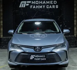 تويوتا كورولا 2021 أزرق غامق مستعملة للبيع