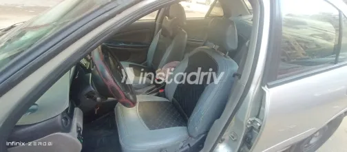 نيسان صنى 2002 أبيض مستعملة للبيع - 2