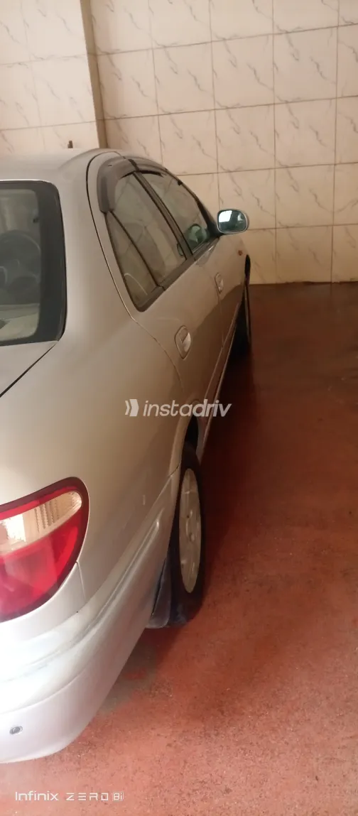 نيسان صنى 2002 أبيض مستعملة للبيع - 3