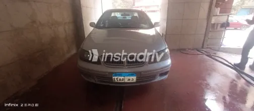 نيسان صنى 2002 أبيض مستعملة للبيع - 4