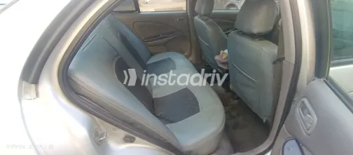 نيسان صنى 2002 أبيض مستعملة للبيع - 6