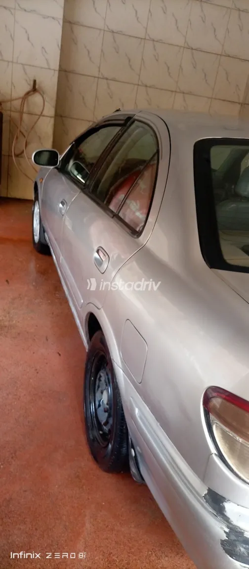 نيسان صنى 2002 أبيض مستعملة للبيع - 8
