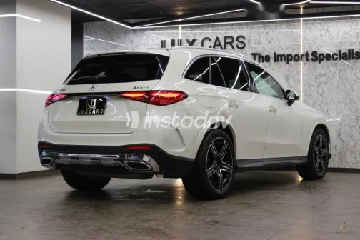 مرسيدس GLC 300 2023 أبيض مستعملة للبيع - 2