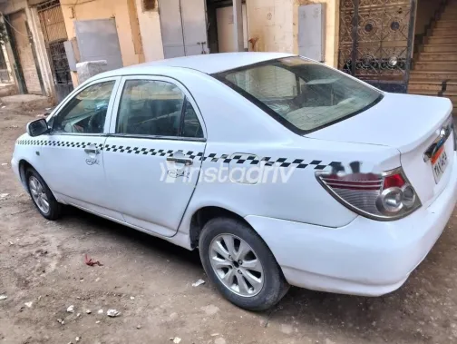 بى واى دى‬ F3 2012 أبيض مستعملة للبيع - 2