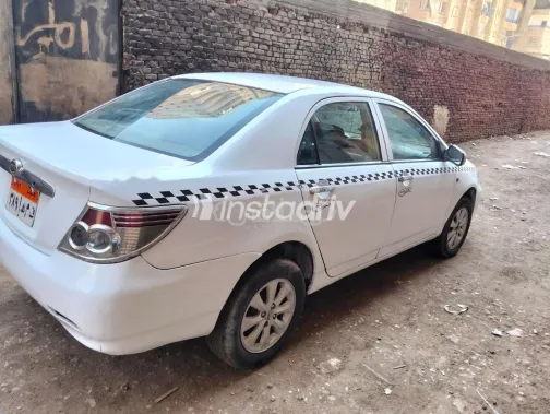 بى واى دى‬ F3 2012 أبيض مستعملة للبيع - 3