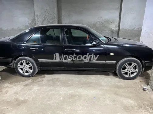 مرسيدس E 240 1999 أسود مستعملة للبيع - 3