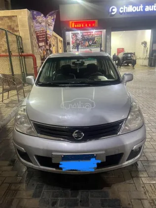 نيسان تيدا 2013 فضي مستعملة للبيع