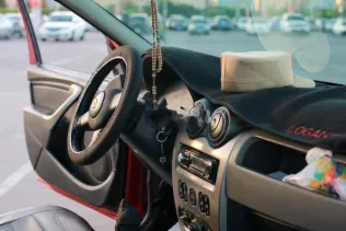 رينو لوجان 2013 أحمر مستعملة للبيع