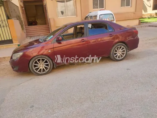 بى واى دى‬ L3 2016 أحمر غامق مستعملة للبيع - 3