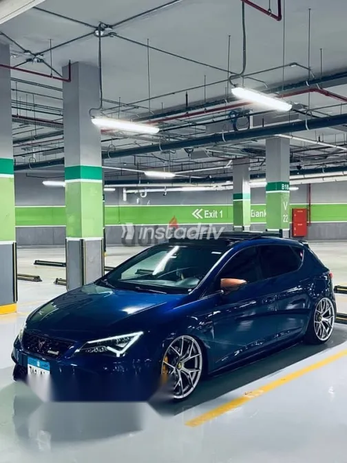 سيات ليون 2020 أزرق غامق مستعملة للبيع - 1