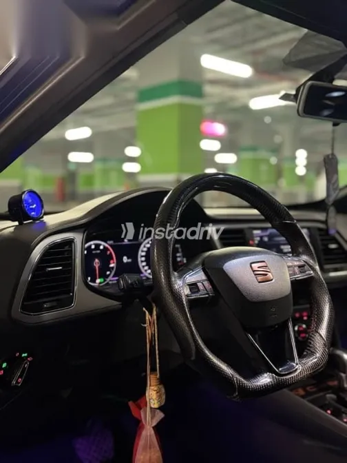 سيات ليون 2020 أزرق غامق مستعملة للبيع - 4