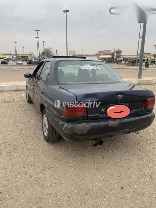 فورد اسكورت 1998 أزرق غامق مستعملة للبيع - 4