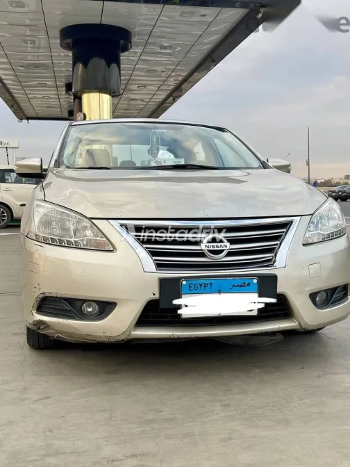 Nissan Sentra 2016 Gold Used for Sale - 1