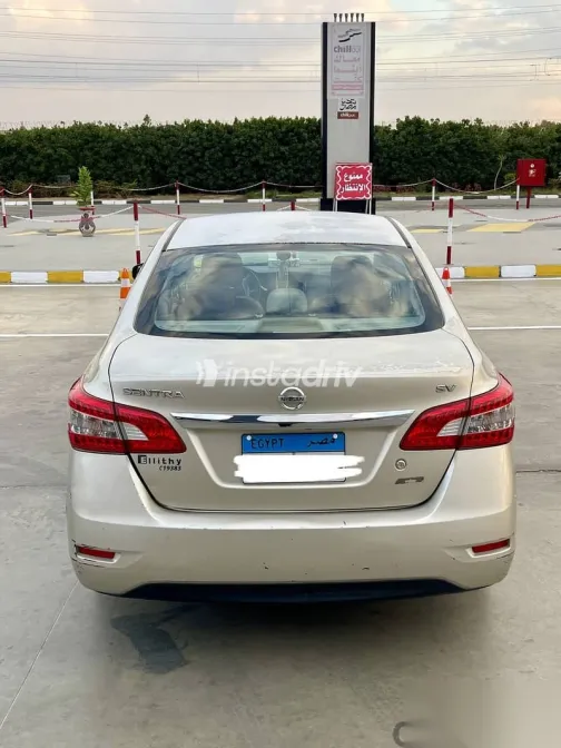 Nissan Sentra 2016 Gold Used for Sale - 3