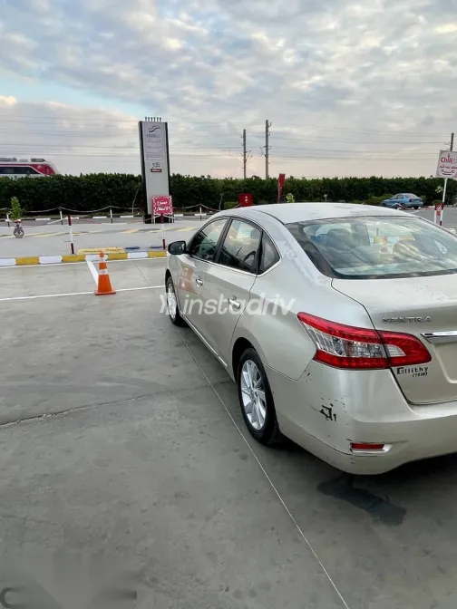 Nissan Sentra 2016 Gold Used for Sale - 4