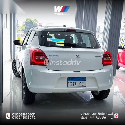 Suzuki Swift 2021 White Used for Sale - 3